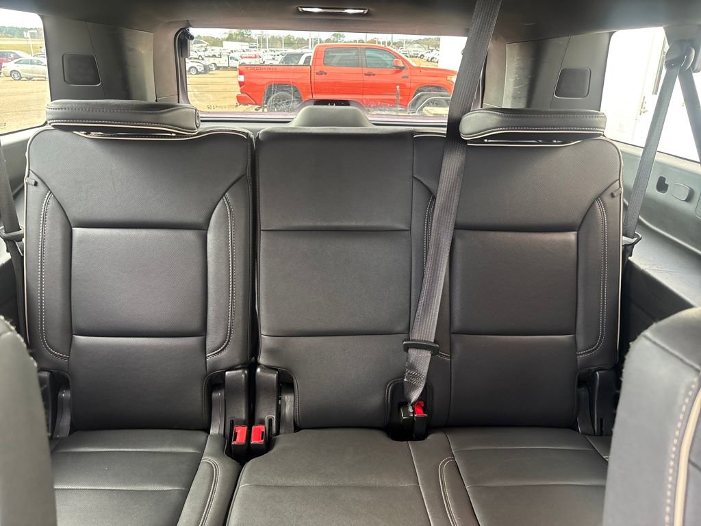 Used 2023 Chevrolet Suburban Premier image 28