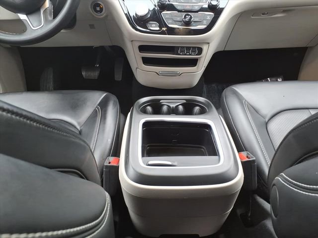 Used 2023 Chrysler Pacifica Touring-L FWD image 15