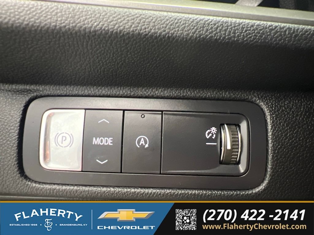 Used 2025 Chevrolet Traverse LT FWD image 23