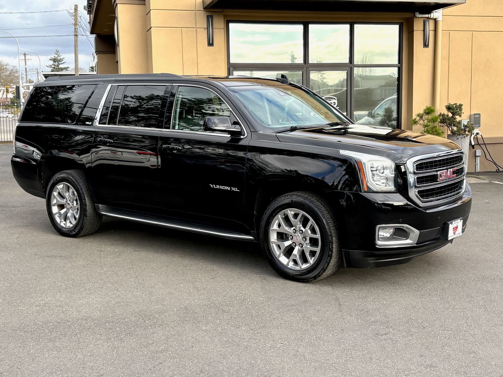 Used 2016 GMC Yukon XL SLT w/ Open Road Package image 1