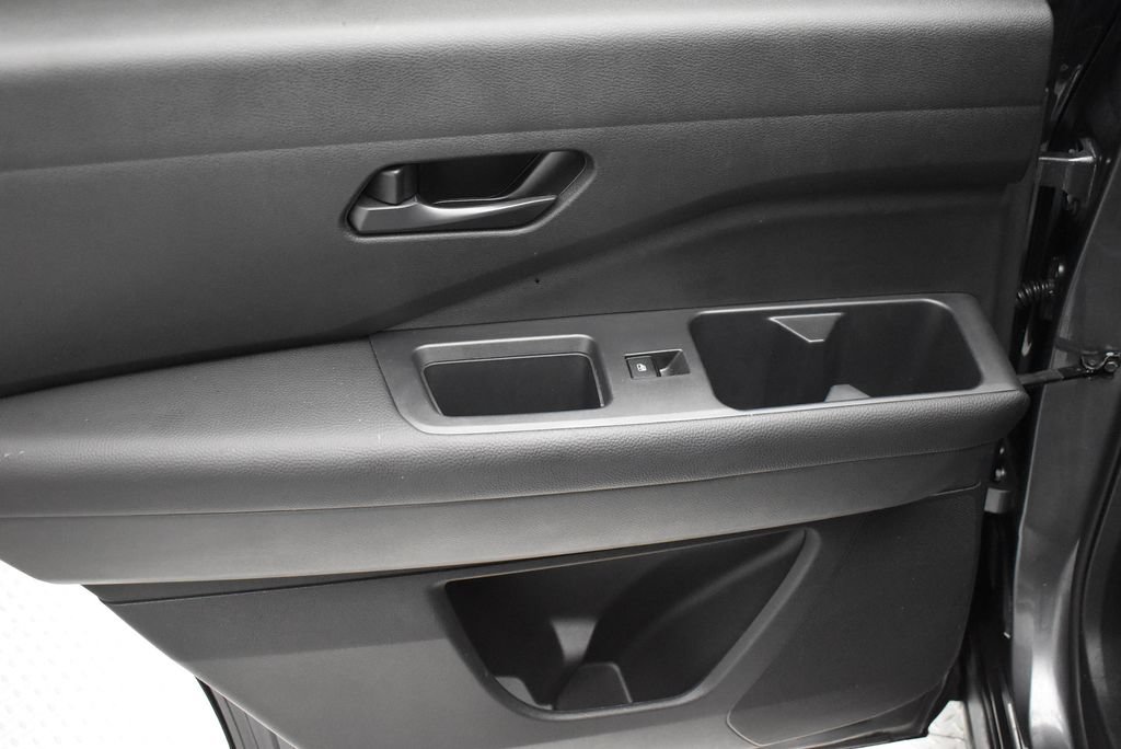 Certified 2025 Nissan Pathfinder SV FWD image 31