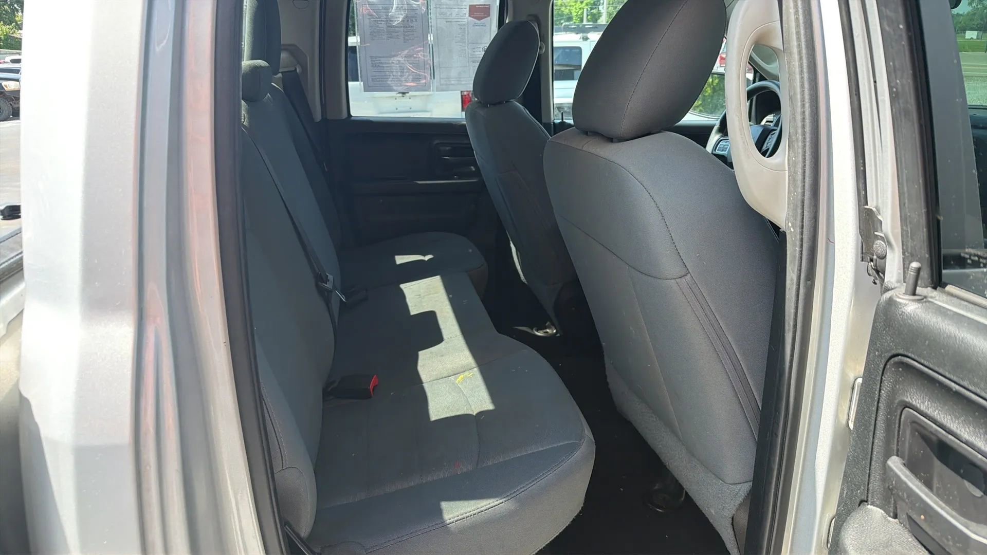 Used 2017 RAM 1500 Express AWD/4WD image 11