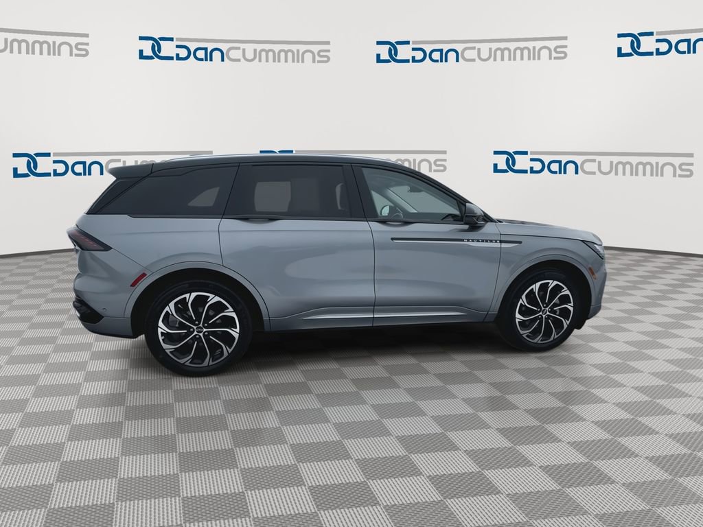 Used 2024 Lincoln Nautilus Reserve image 9