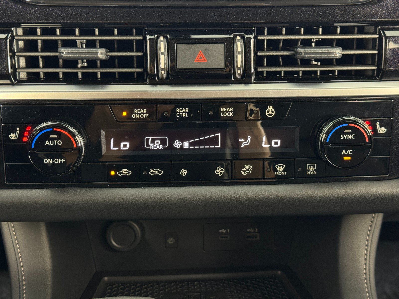 Used 2025 Nissan Pathfinder SL AWD/4WD image 25