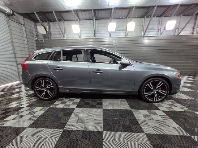 Used 2018 Volvo V60 T6 R-Design Platinum image 9