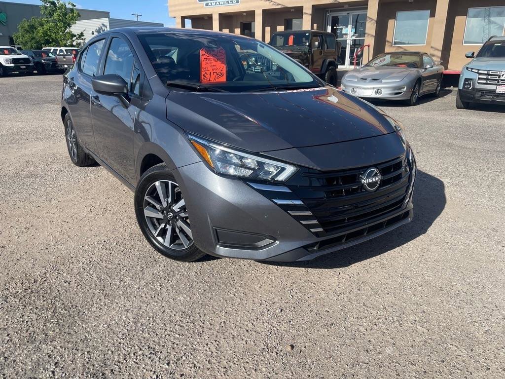 Used 2025 Nissan Versa SV FWD image 1