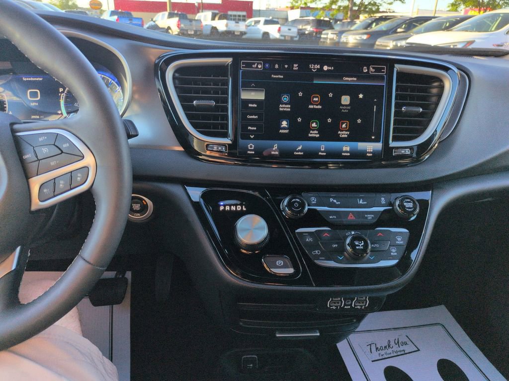 Used 2025 Chrysler Pacifica Select FWD image 17