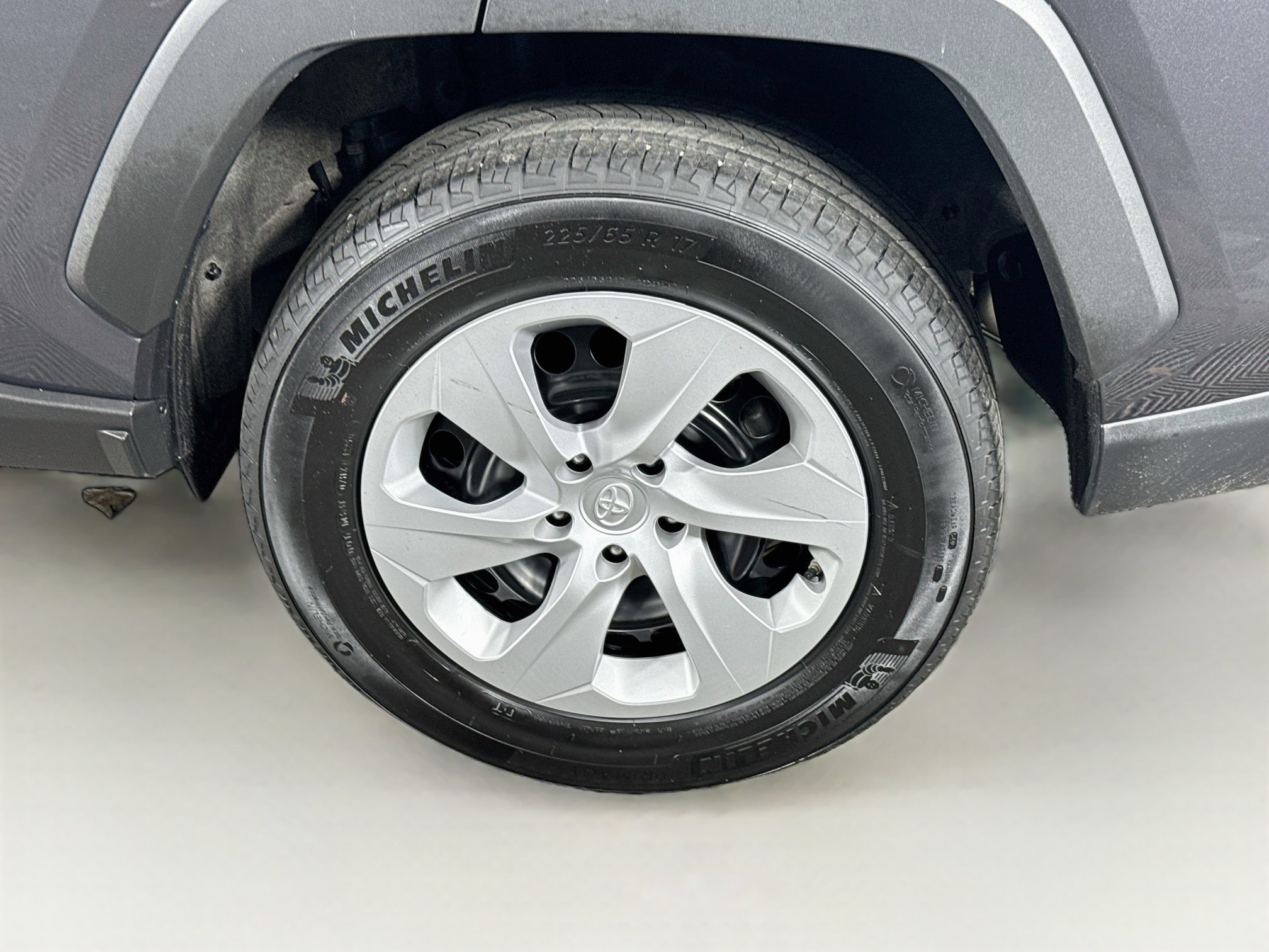 Certified 2025 Toyota RAV4 LE AWD/4WD image 9