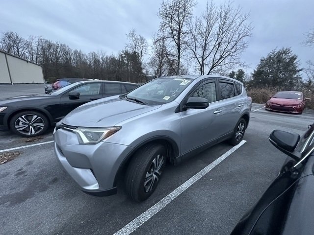 Used 2018 Toyota RAV4 LE image 11
