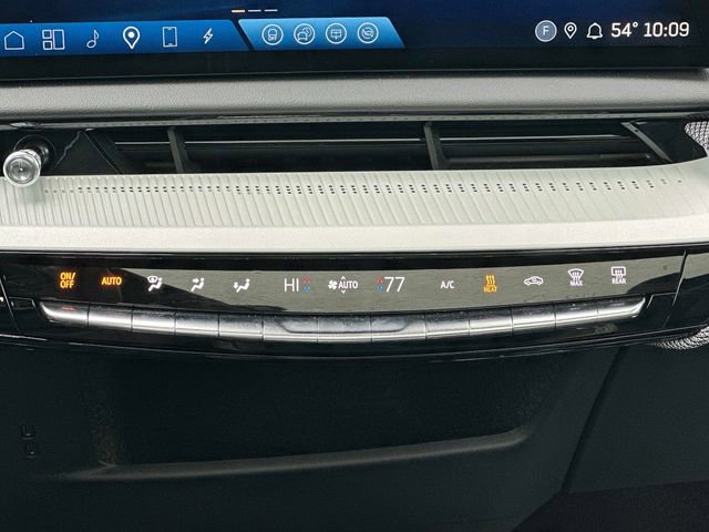 Used 2025 Cadillac Optiq Sport 2 w/ LPO, Floor Liner Package AWD/4WD image 4