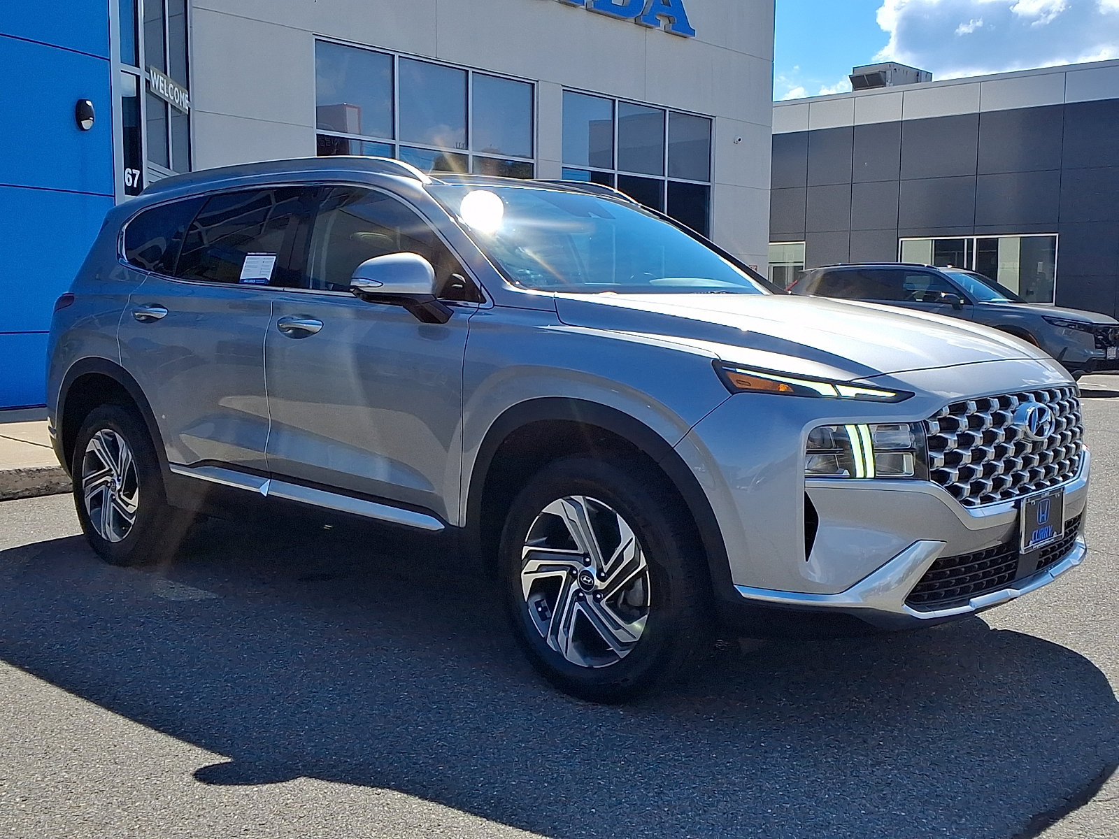 Used 2023 Hyundai Santa Fe SEL w/ Premium Package AWD/4WD image 3