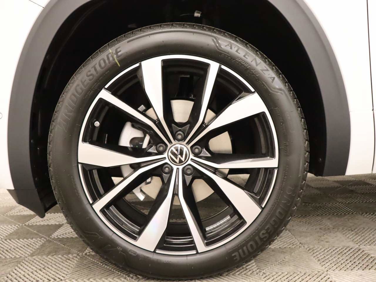 New 2026 Volkswagen Atlas Cross Sport SEL Premium R-Line AWD/4WD image 6