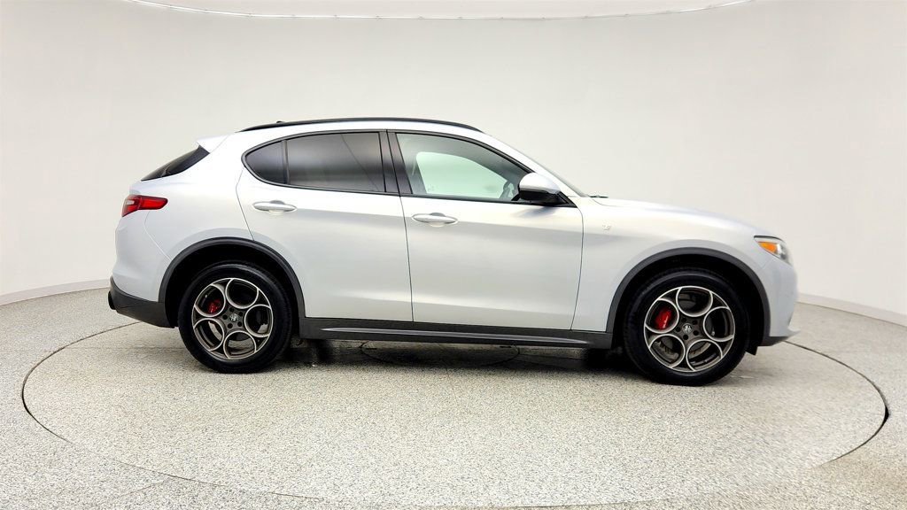 Used 2022 Alfa Romeo Stelvio Ti AWD/4WD image 4