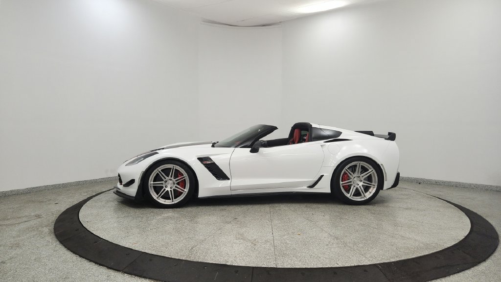 Used 2017 Chevrolet Corvette Z06 RWD image 2
