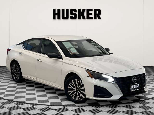 Used 2025 Nissan Altima 2.5 SV FWD image 1