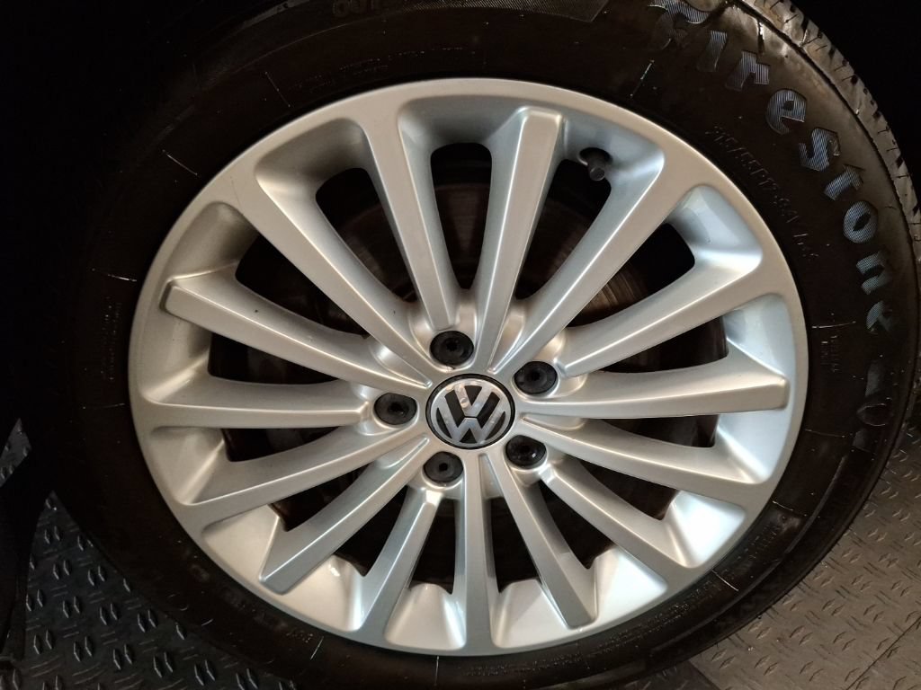 Used 2017 Volkswagen Passat 1.8T SE FWD image 4