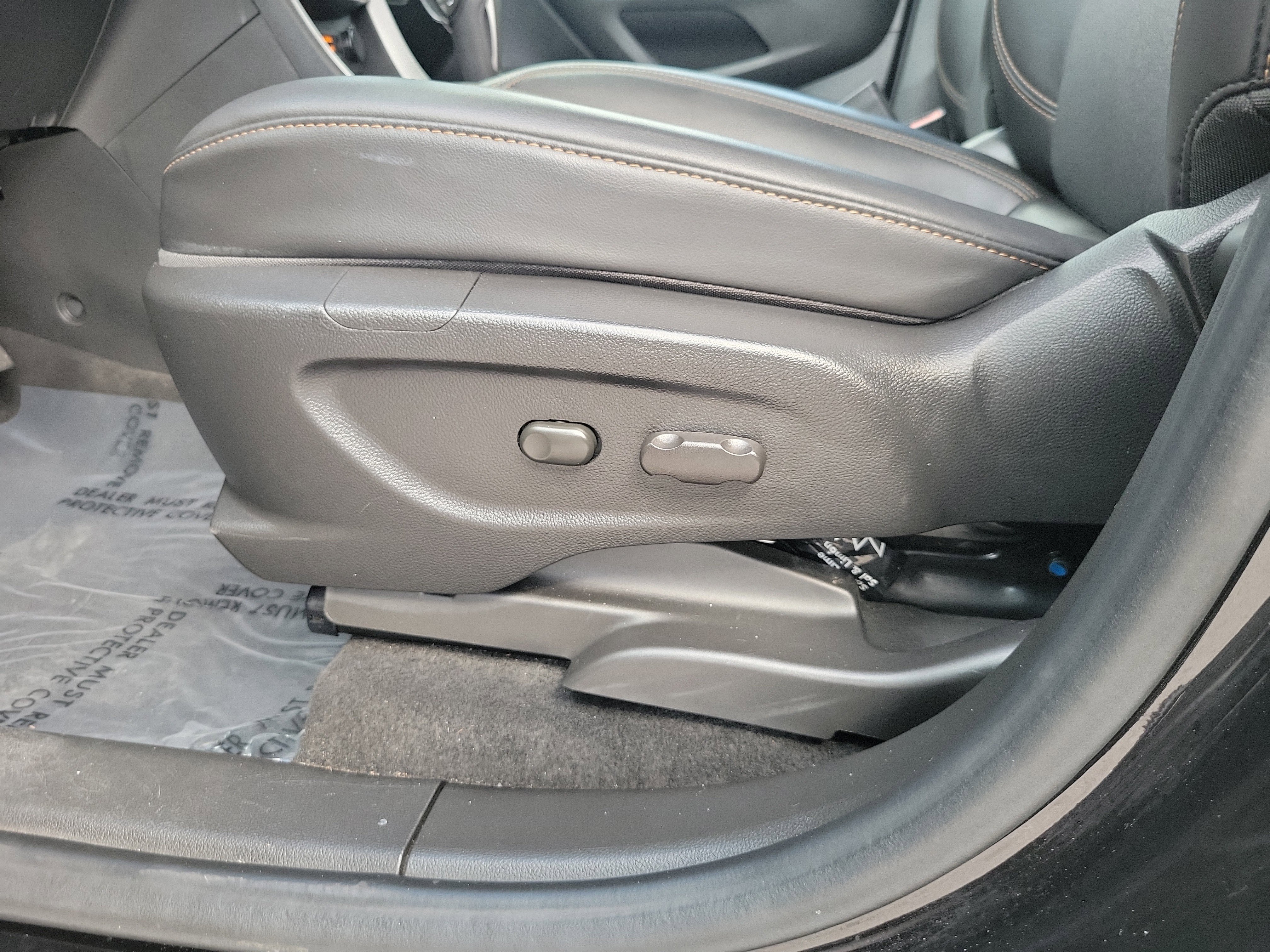 Used 2022 Chevrolet Trax LT w/ Midnight Edition image 12