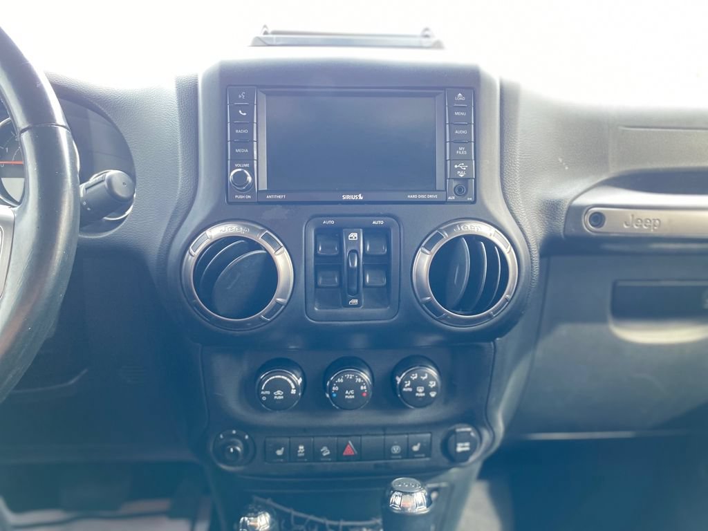 Used 2018 Jeep Wrangler Unlimited Sahara AWD/4WD image 25