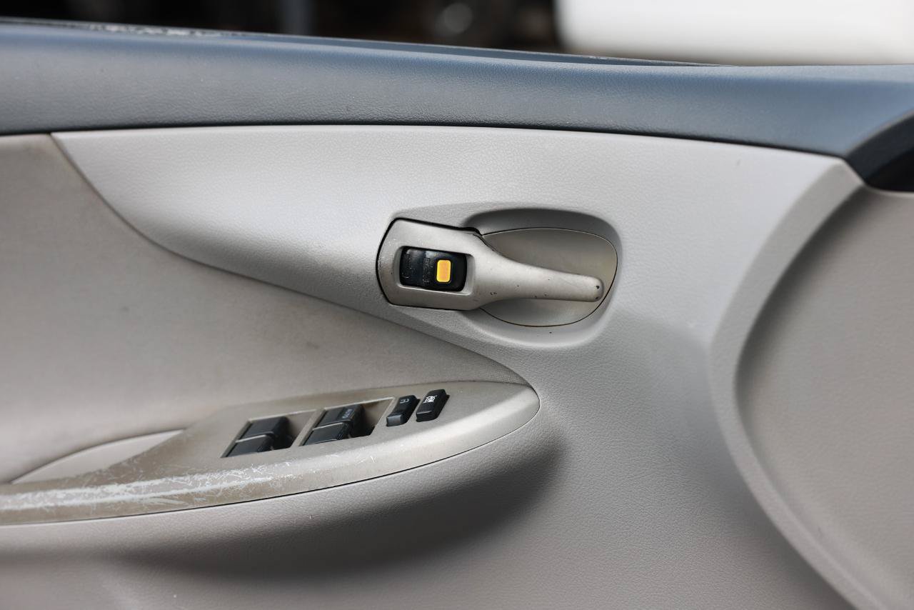 Used 2012 Toyota Corolla LE FWD image 37