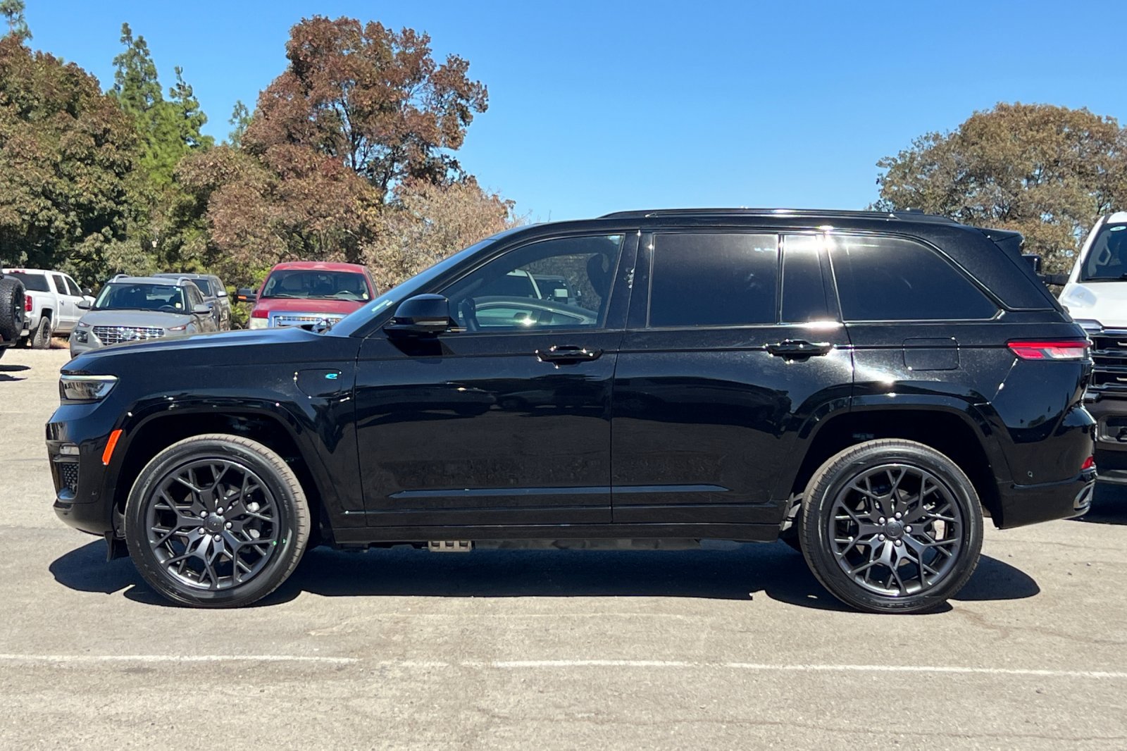 Used 2023 Jeep Grand Cherokee Summit AWD/4WD image 7