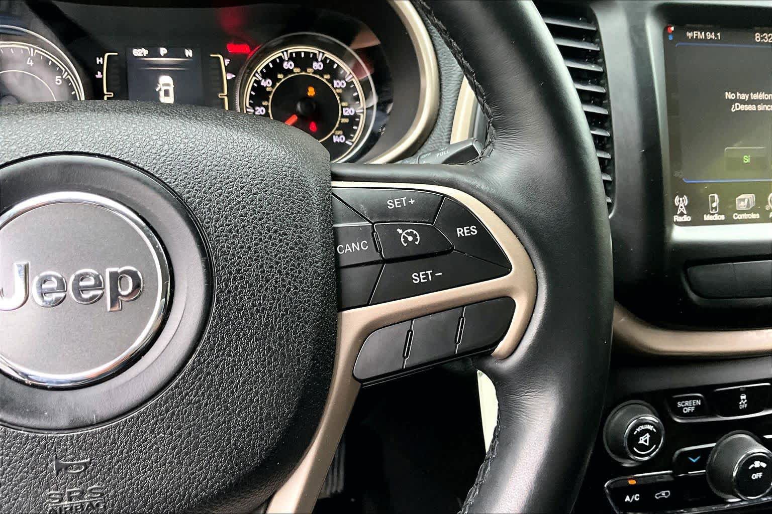 Used 2014 Jeep Cherokee Latitude w/ Cold Weather Group FWD image 25