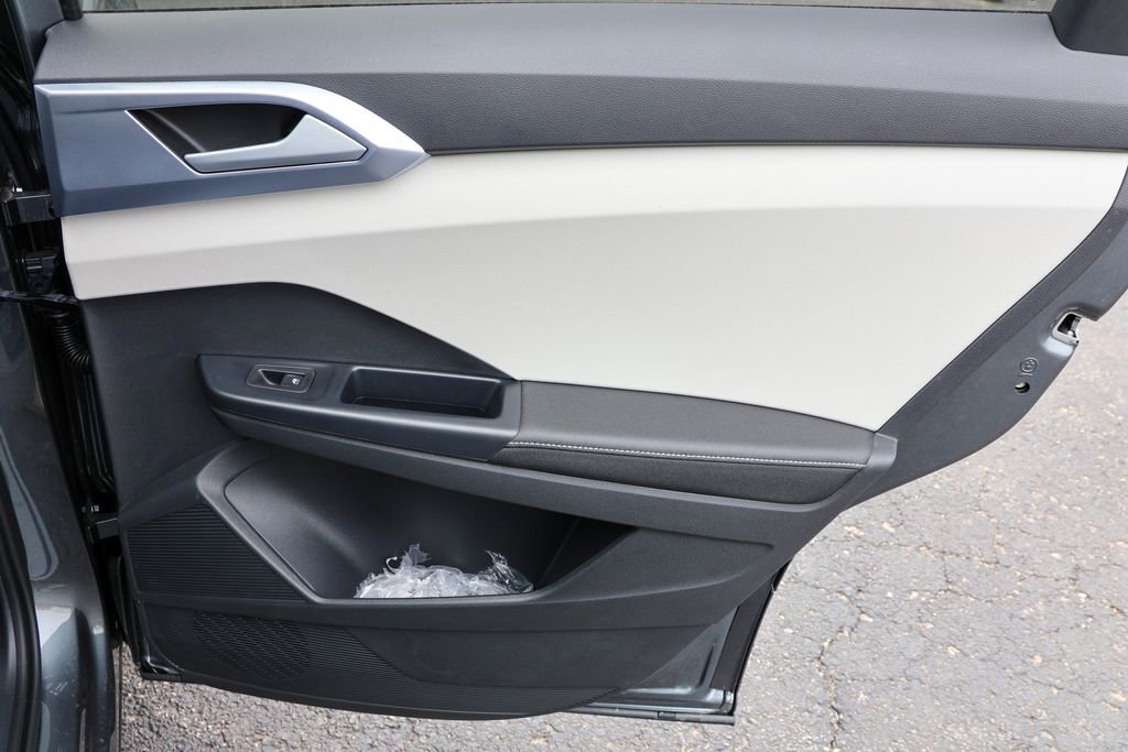 New 2025 Volkswagen Taos SE image 37