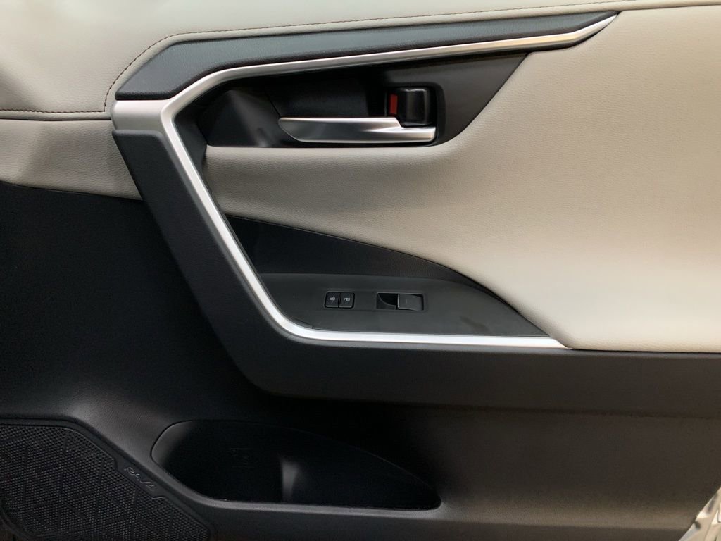 New 2025 Toyota RAV4 Limited image 19