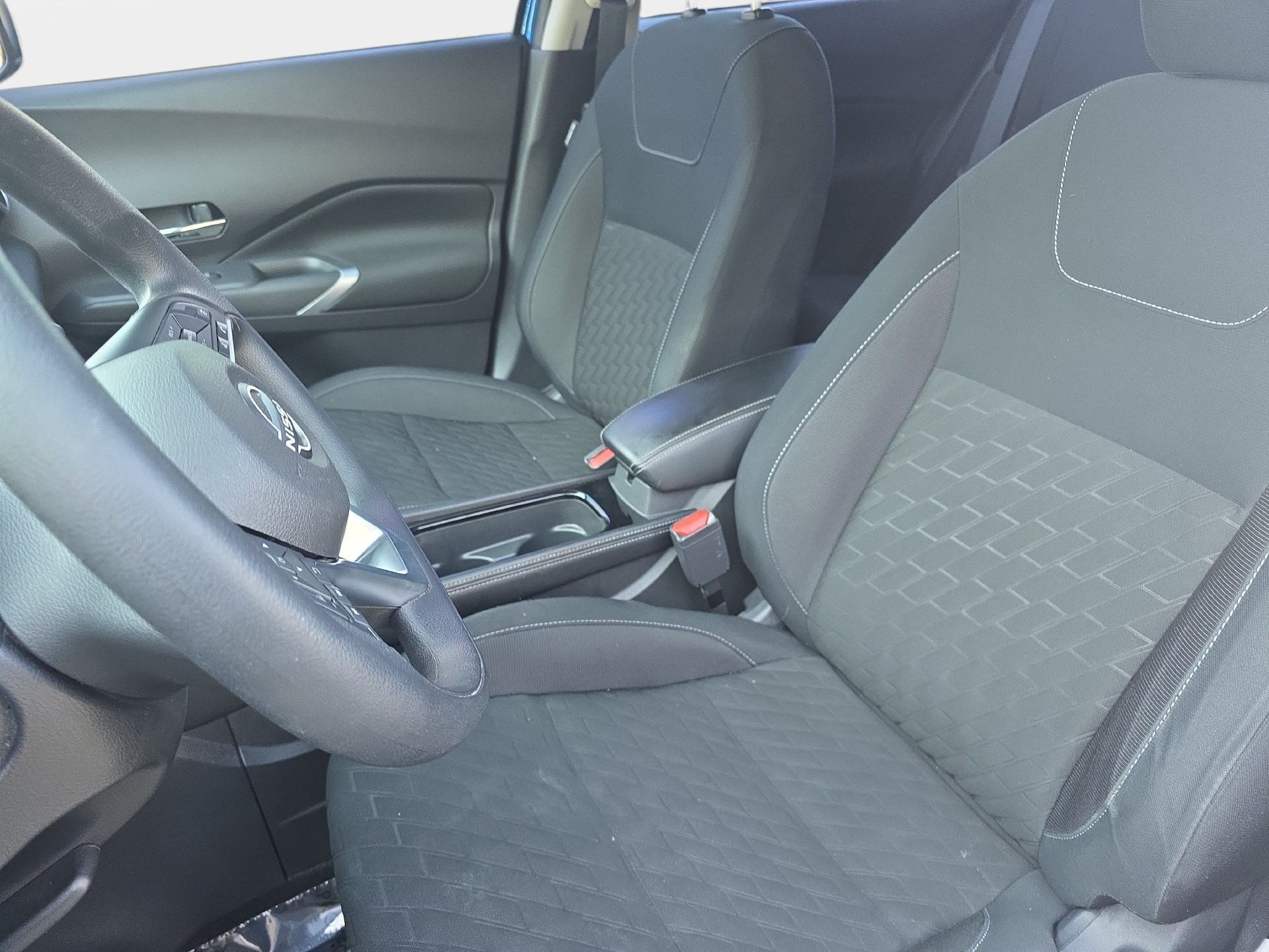 Used 2023 Nissan Kicks SV FWD image 14