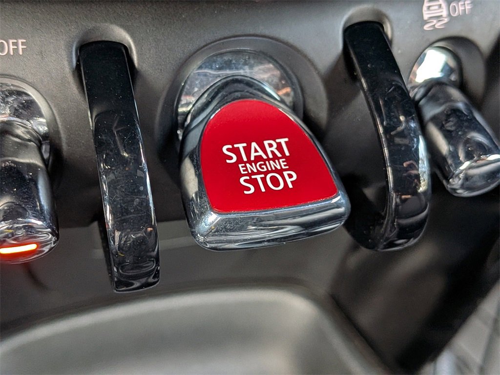 Used 2024 MINI Cooper Classic image 28