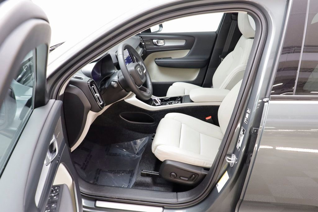 Used 2026 Volvo XC40 B5 Ultra w/ Climate Package image 6