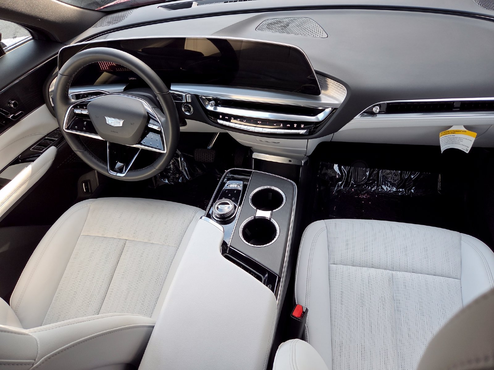 Certified 2024 Cadillac Lyriq Luxury AWD/4WD image 27