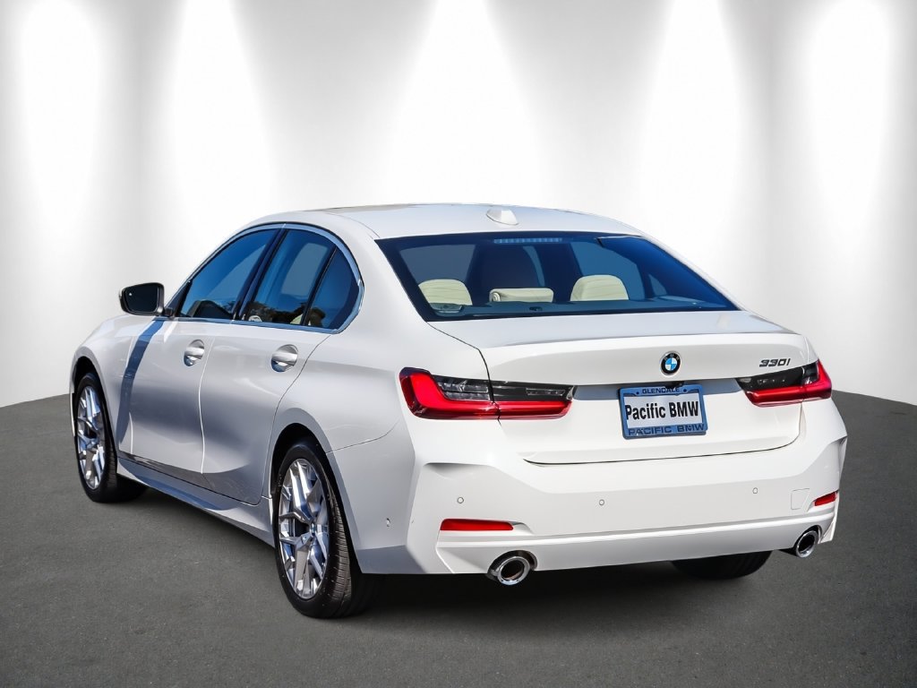 Used 2026 BMW 330i Sedan w/ Premium Package RWD image 4