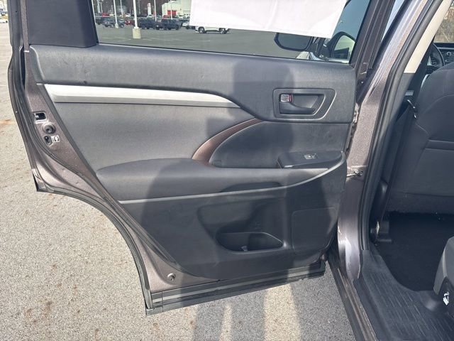 Used 2019 Toyota Highlander LE image 18