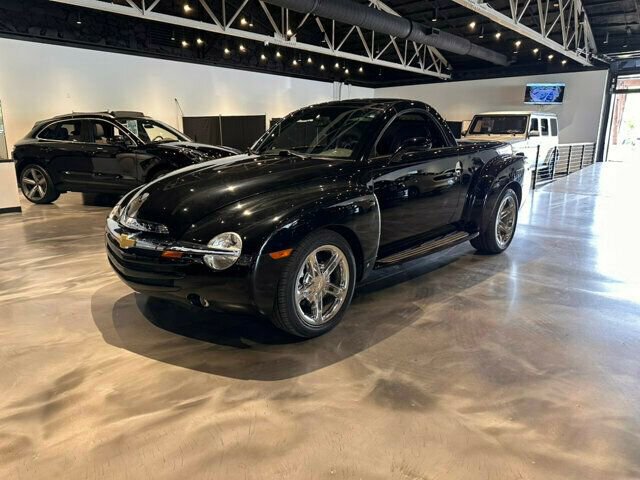 Used 2006 Chevrolet SSR w/ Preferred Equipment Group RWD image 2