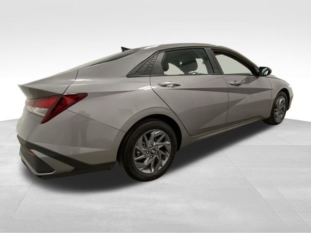 Used 2024 Hyundai Elantra SEL image 4