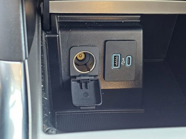 Certified 2020 Ford Explorer XLT w/ Equipment Group 202A image 21