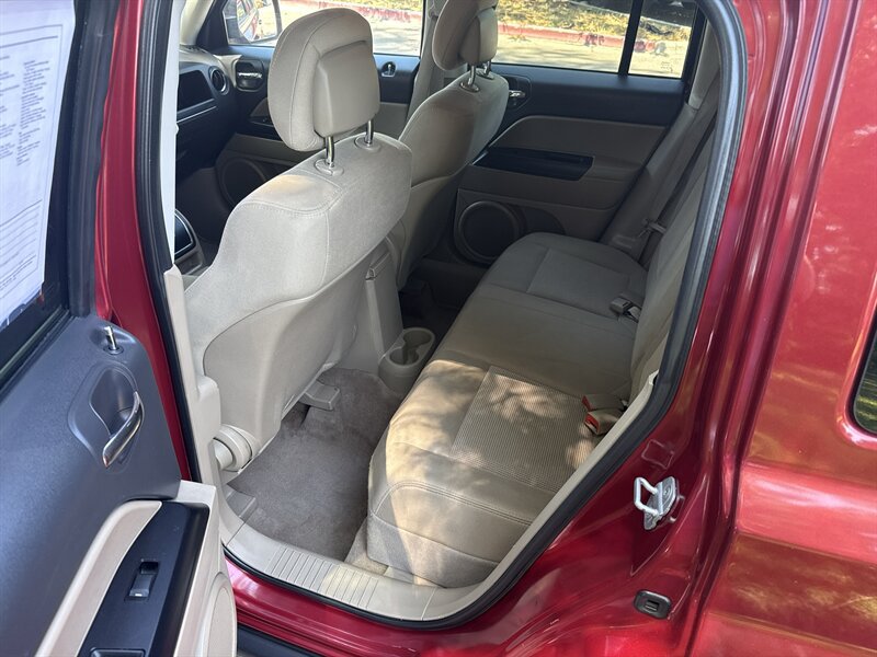 Used 2012 Jeep Patriot Latitude w/ Altitude Pkg AWD/4WD image 17