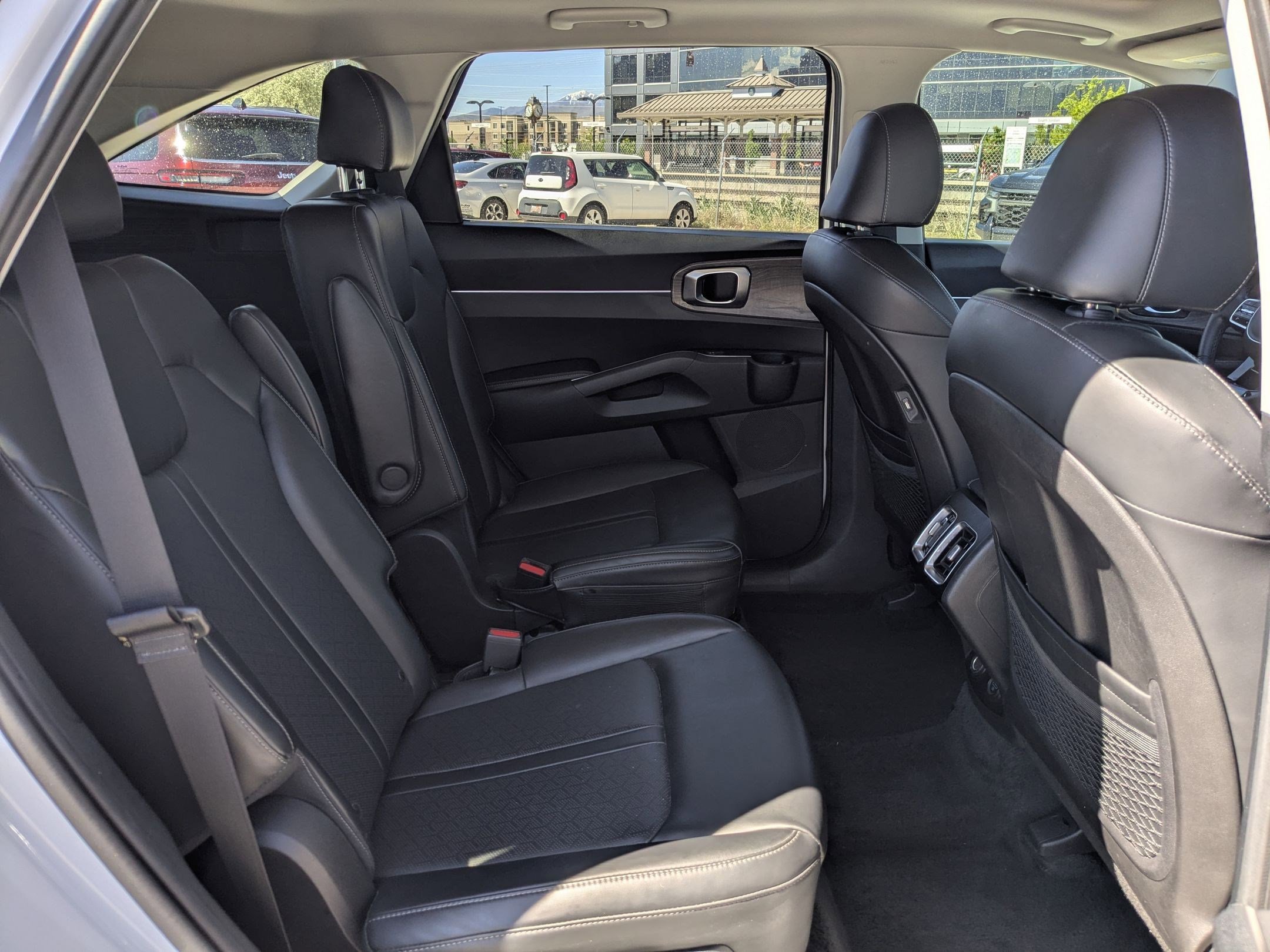 Used 2022 Kia Sorento EX w/ Panoramic Sunroof Package FWD image 28