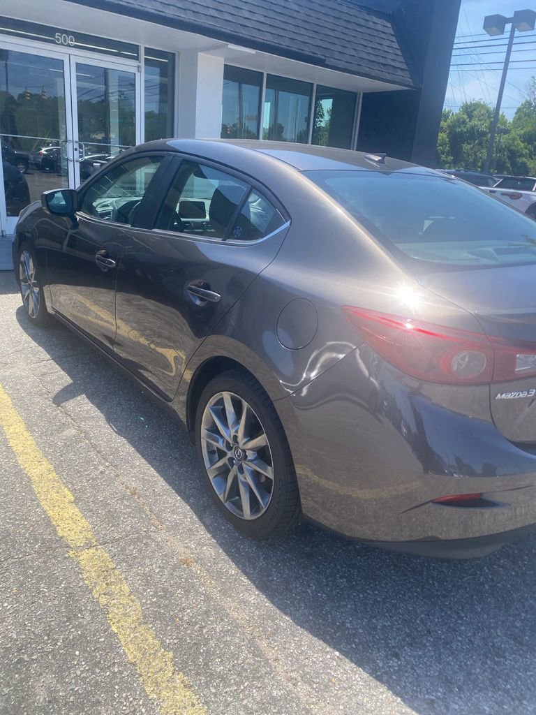 Used 2018 MAZDA MAZDA3 Grand Touring w/ Premium Equipment Package FWD image 4