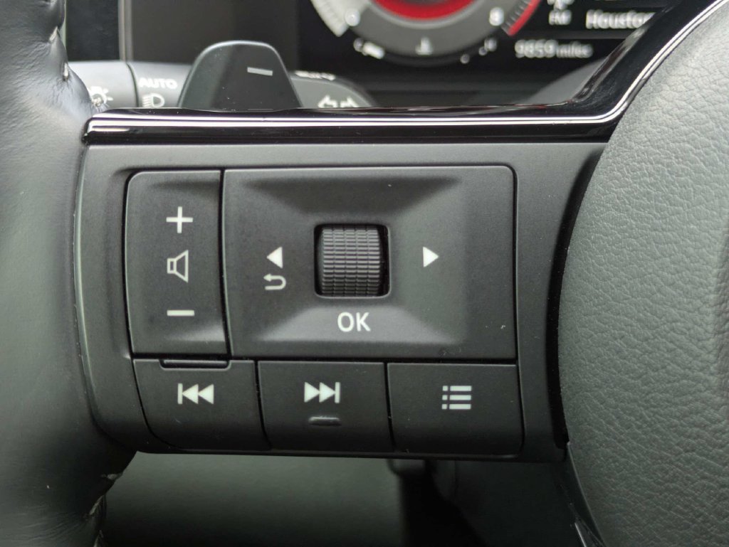 Used 2025 Nissan Pathfinder Platinum w/ Black Appearance Package FWD image 26