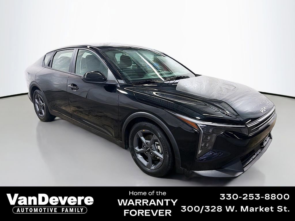 Used 2025 Kia K4 LXS image 1