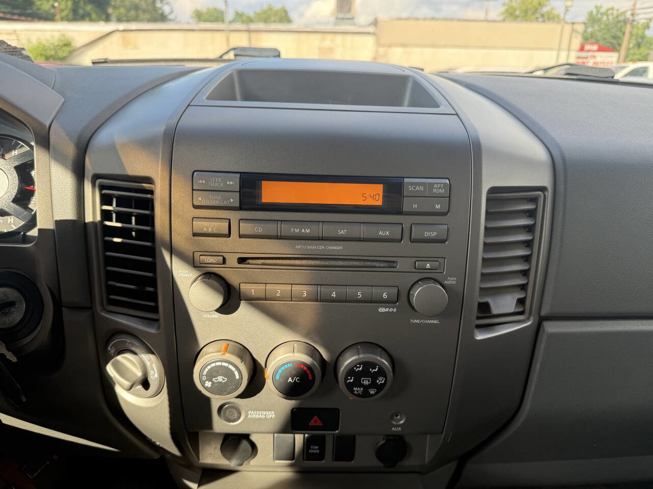 Used 2006 Nissan Titan SE image 16