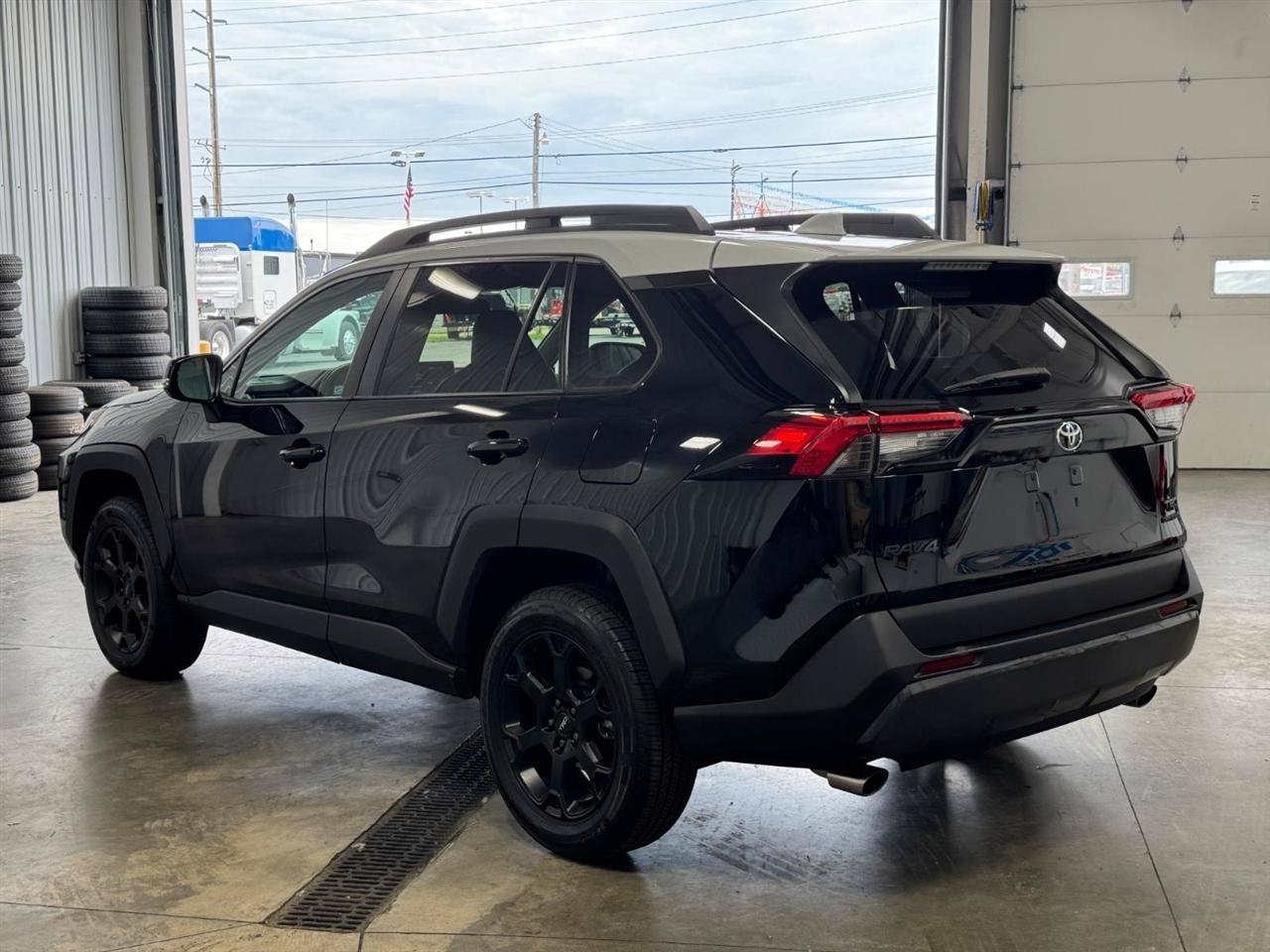 Used 2021 Toyota RAV4 TRD Off-Road w/ TRD Off-Road Weather Package AWD/4WD image 27