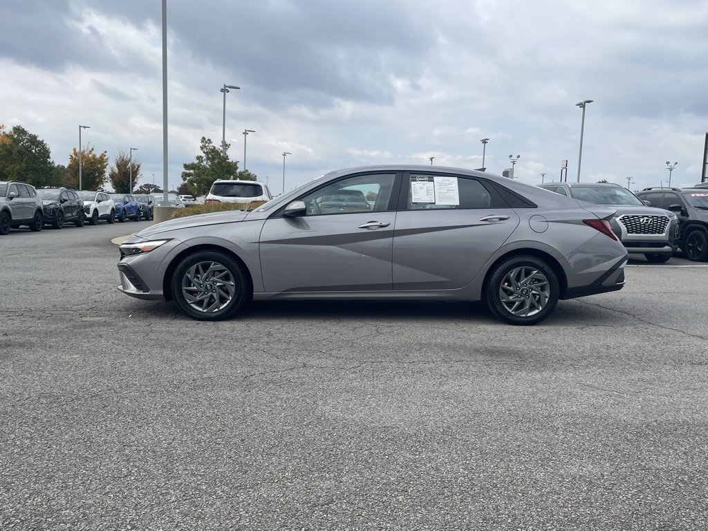 Used 2024 Hyundai Elantra SEL image 4