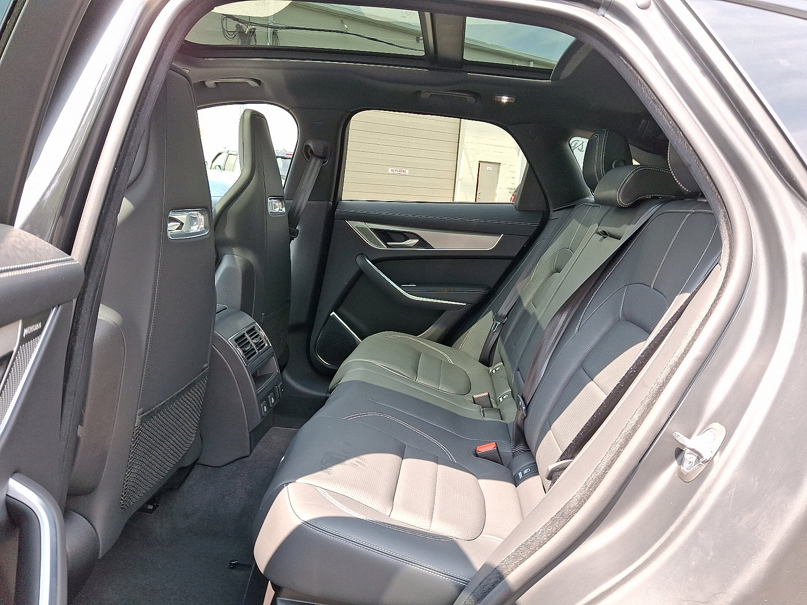 Certified 2025 Jaguar F-PACE R-Dynamic S image 5