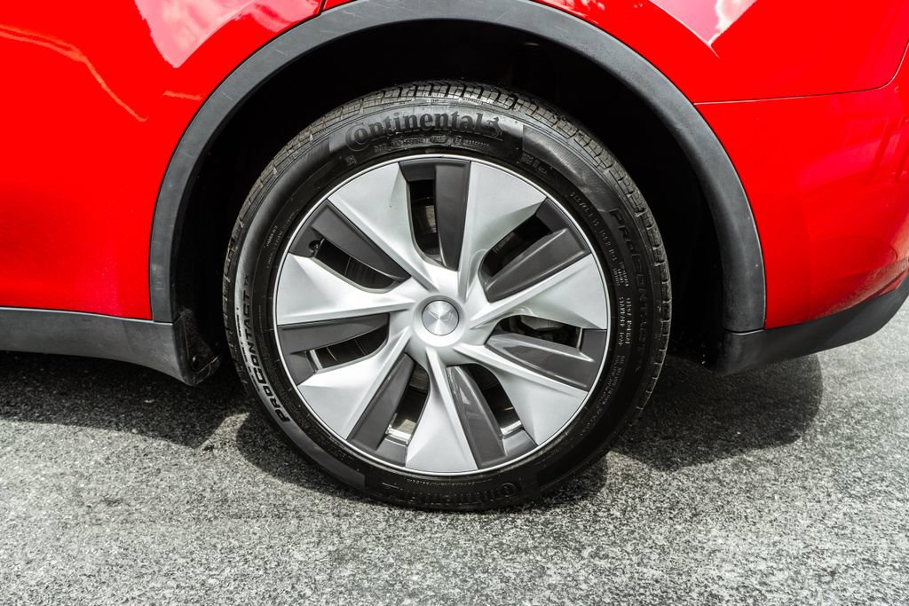 Used 2023 Tesla Model Y Long Range AWD/4WD image 29