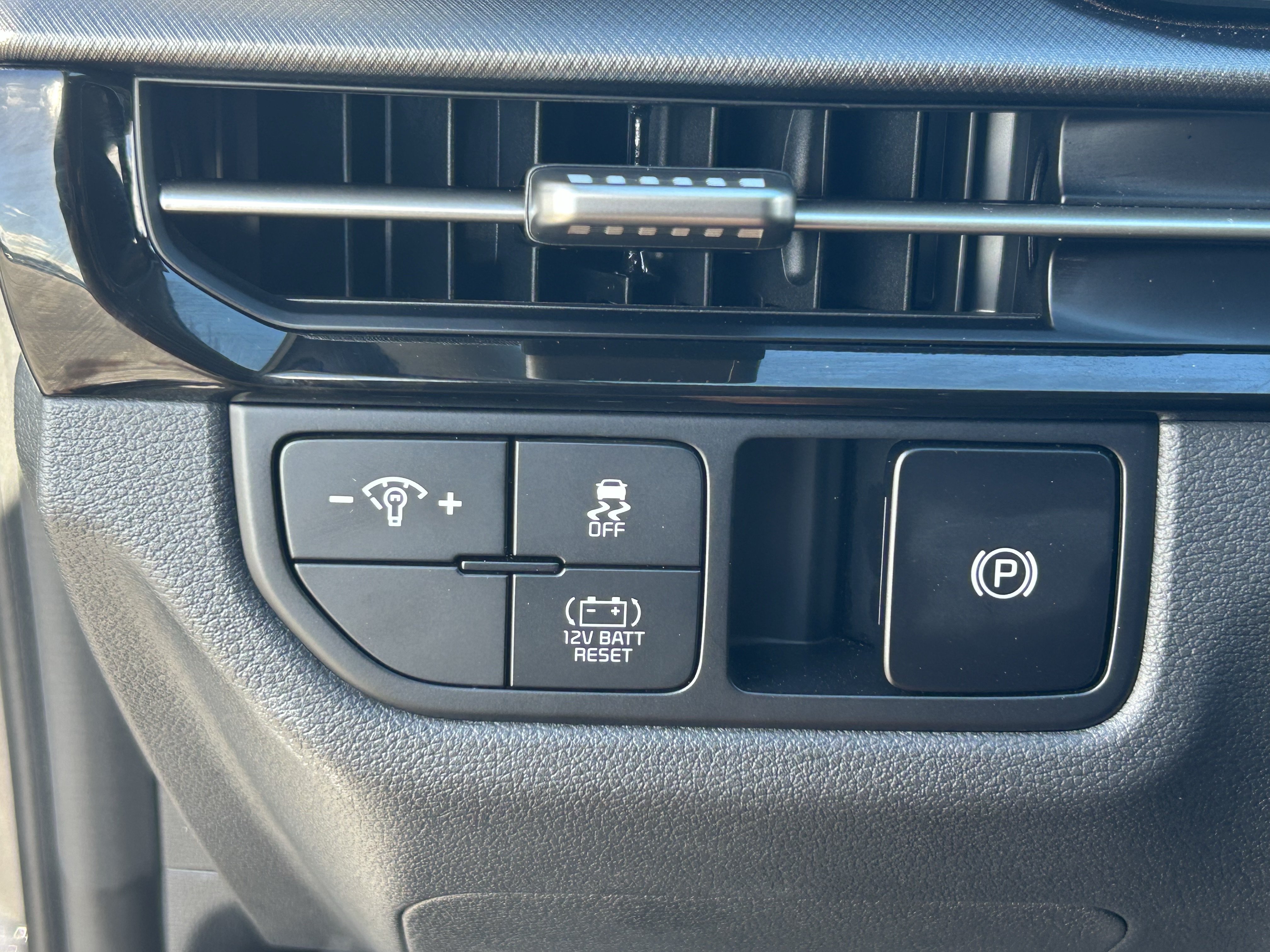 Certified 2026 Kia Sportage LX FWD image 31