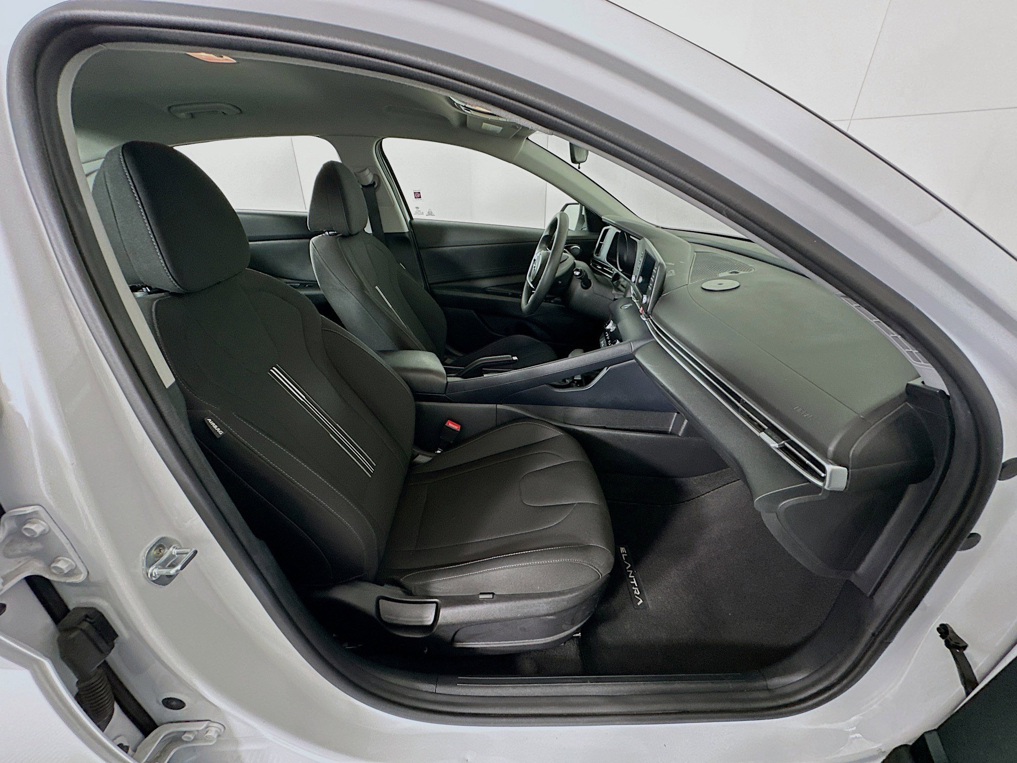 Used 2022 Hyundai Elantra SEL w/ Cargo Package image 28