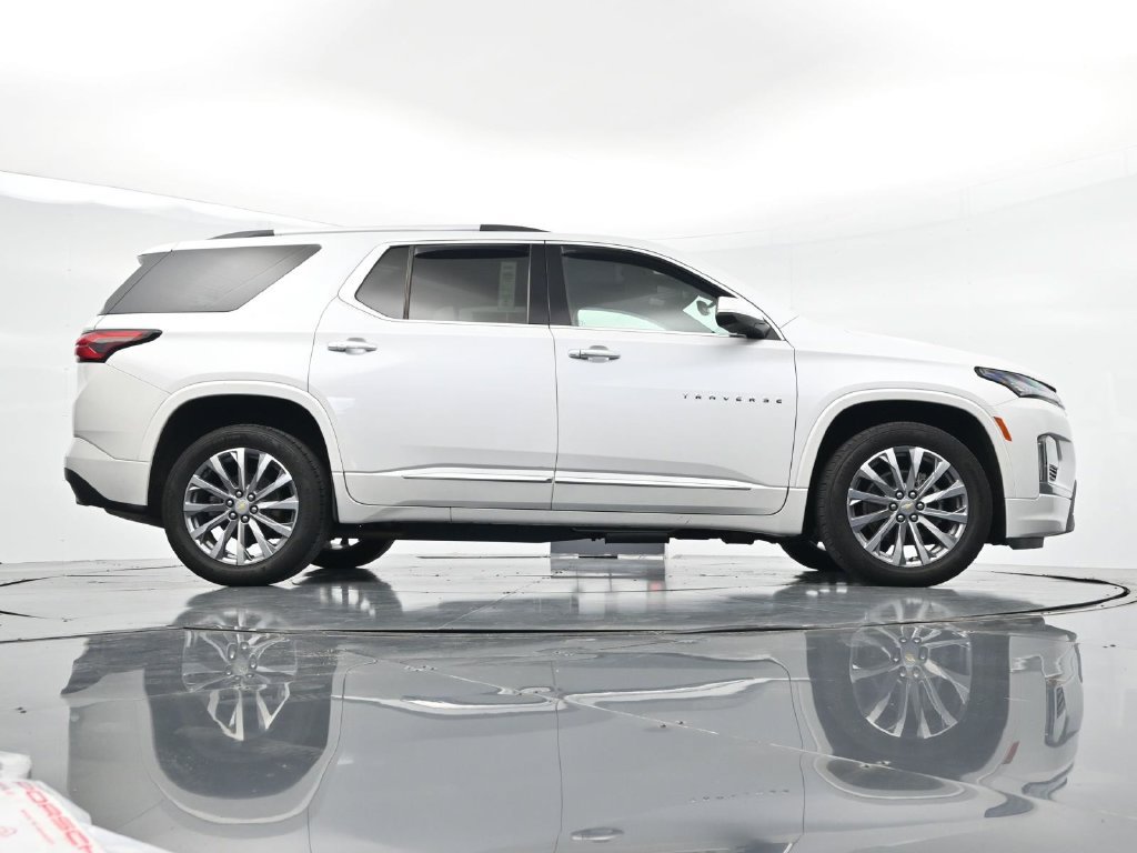 Used 2023 Chevrolet Traverse Premier FWD image 34