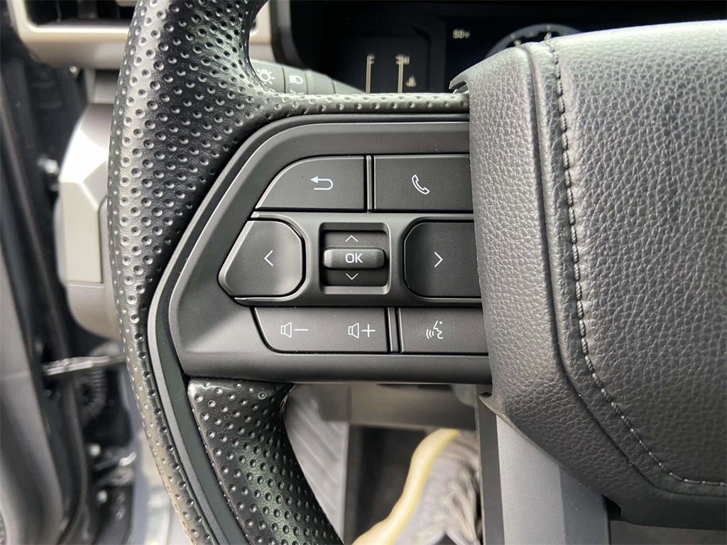 Used 2025 Toyota Tacoma SR5 image 31